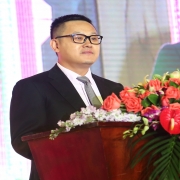 集团董事长：柯华荣