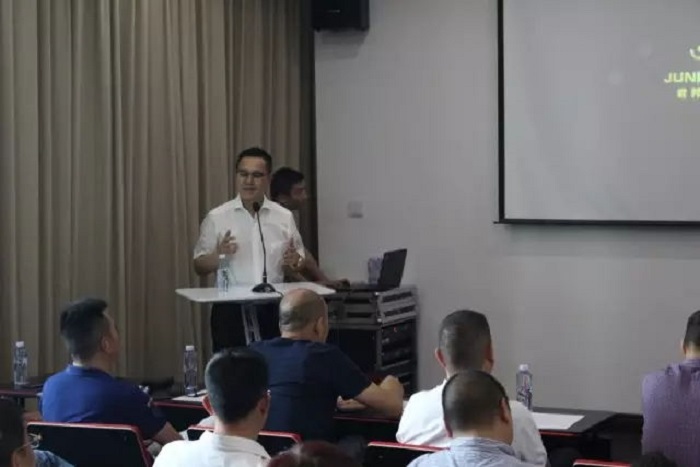 会议参观(1).jpg